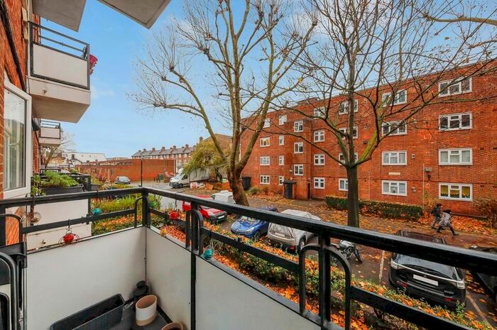 2 Bedroom Flat To Rent In Wyvil Road, London, SW8