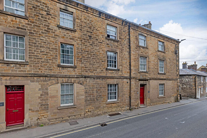1 Bedroom Terraced House For Sale In Buxton Road, Bakewell, DE45