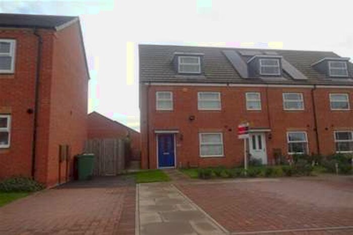 3 Bedroom Semi-Detached House To Rent In Yorkshire Grove, Walsall, WS2