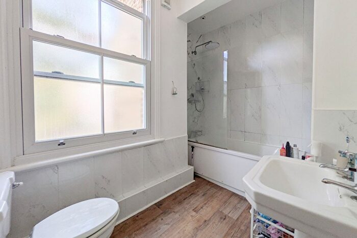 2 Bedroom Flat To Rent In Hamlet Road, London, SE19