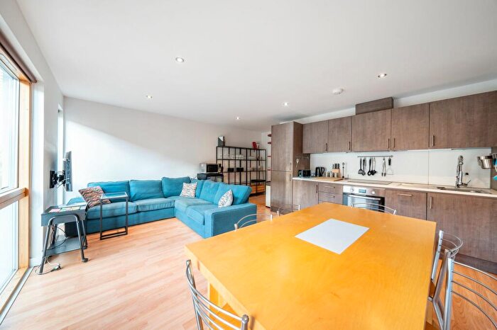 3 Bedroom Apartment To Rent In Oyster Court, Crampton Street, SE17