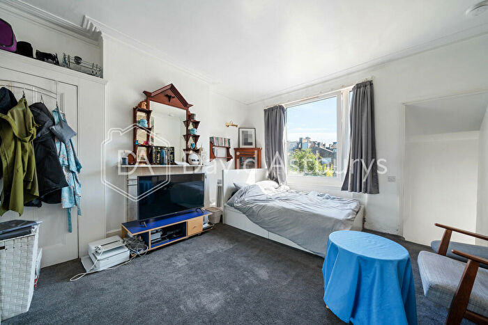 Apartment To Rent In Ferme Park Road, Crouch End, London, N8