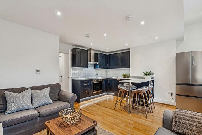 4 Bedroom Maisonette To Rent In Dalberg Road, London, SW2