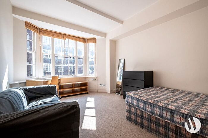 3 Bedroom Flat To Rent In Queens Court, Queensway, W2