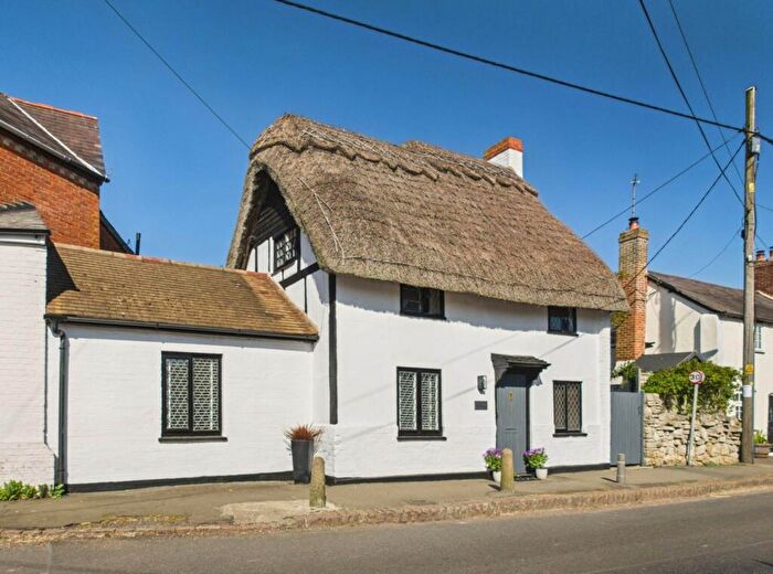 3 Bedroom Cottage For Sale In The Strand, Quainton, HP22