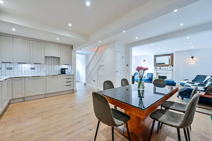4 Bedroom Detached House To Rent In Presburg Road, New Malden, KT3