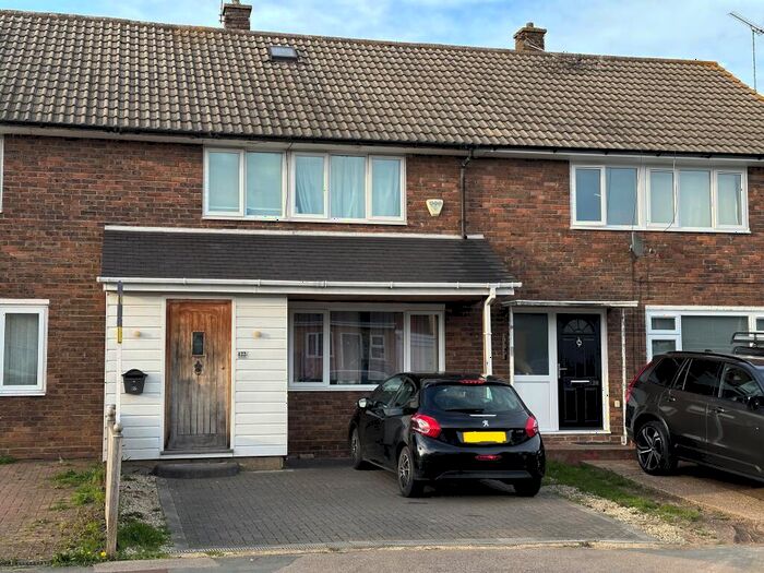 3 Bedroom House To Rent In The Knares, Basildon, Esses, SS16