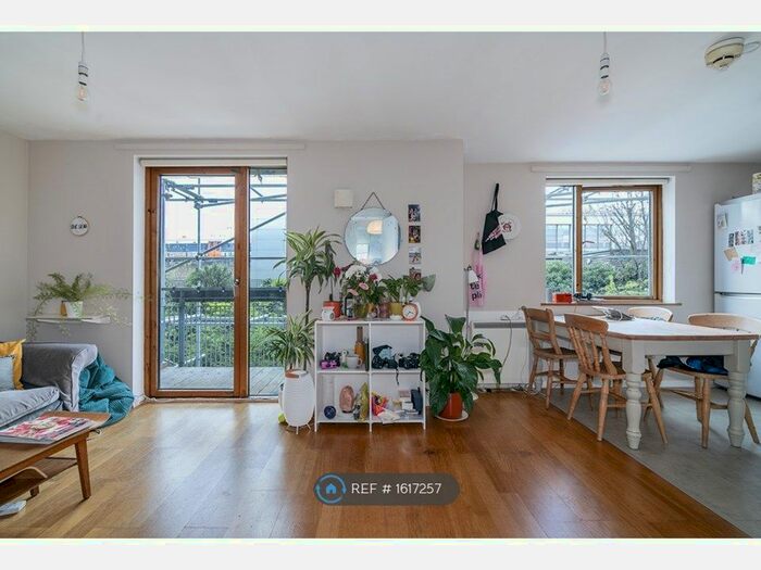 2 Bedroom Flat To Rent In Nichols Court, London, E2