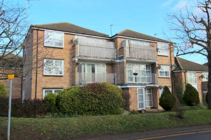 2 Bedroom Flat To Rent In Himley Green, Linslade, LU7