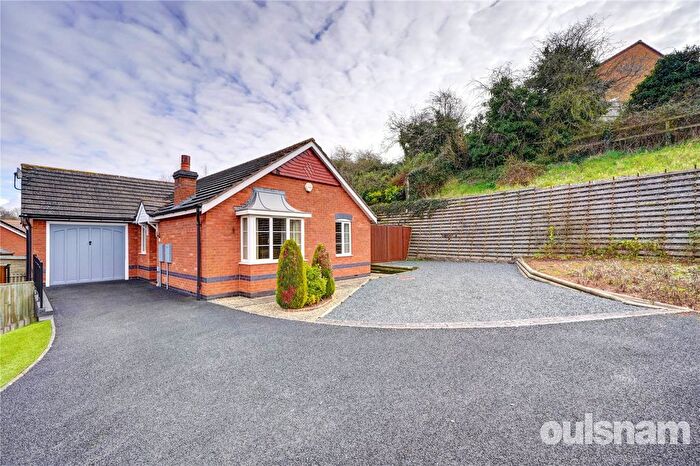 3 Bedroom Bungalow For Sale In Isaacs Way, Droitwich, Worcestershire, WR9