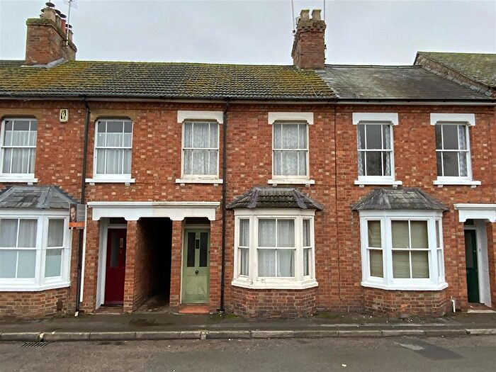 3 Bedroom Terraced House For Sale In Prospect Road, Stony Stratford, Milton Keynes, MK11