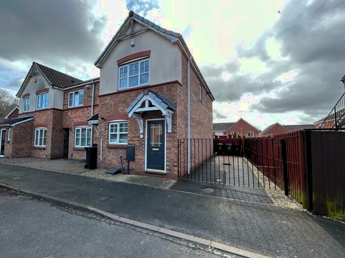 2 Bedroom End Of Terrace House To Rent In Cherry Orchard, Cradley Heath, West Midlands, B64