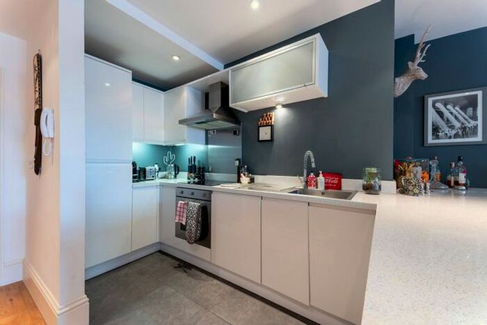 1 Bedroom Flat To Rent In Weston Green Road, Thames Ditton, KT7