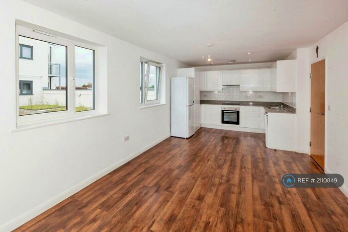 1 Bedroom Flat To Rent In Lyons Way, Slough, SL2