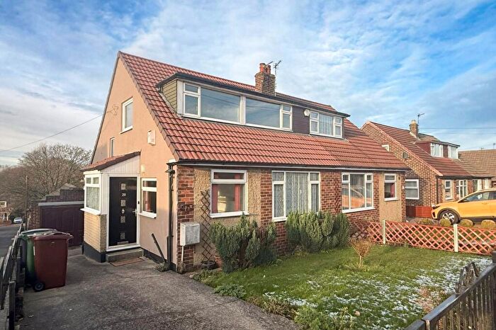 3 Bedroom Semi-Detached House To Rent In Westroyd, Pudsey, West Yorkshire, Uk, LS28