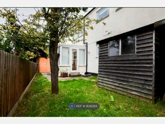 2 Bedroom Maisonette To Rent In Hatherdene Close, Cambridge, CB1