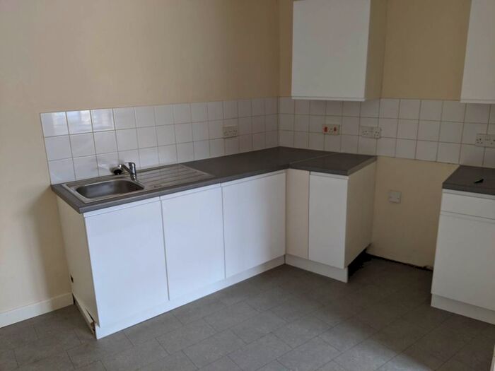 2 Bedroom Flat To Rent In Pentre Road, St Clears, Carmarthenshire, SA33