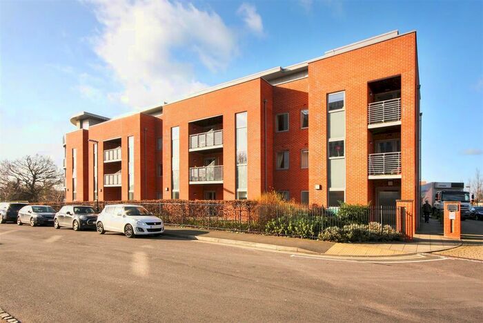 2 Bedroom Flat To Rent In The Brow, Burgess Hill RH15