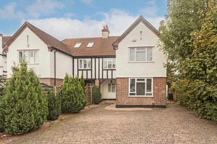 5 Bedroom Semi-Detached House To Rent In The Grove, West Wickham, BR4