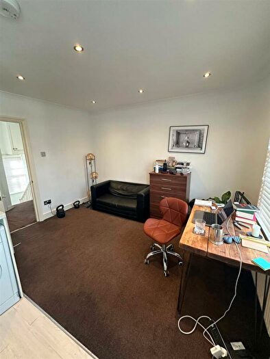 1 Bedroom Apartment To Rent In New North Road, Islington, N1