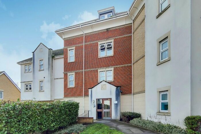 2 Bedroom Penthouse To Rent In Critchley Avenue, Dartford, DA1