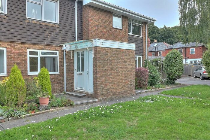 2 Bedroom Maisonette To Rent In Lincoln Court, Shirley, Southampton, SO15