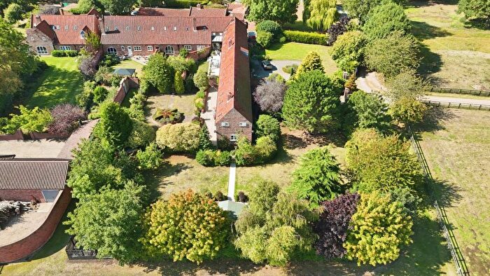 5 Bedroom Semi-Detached House For Sale In Camerton Hall Lane, Camerton, Hull, HU12