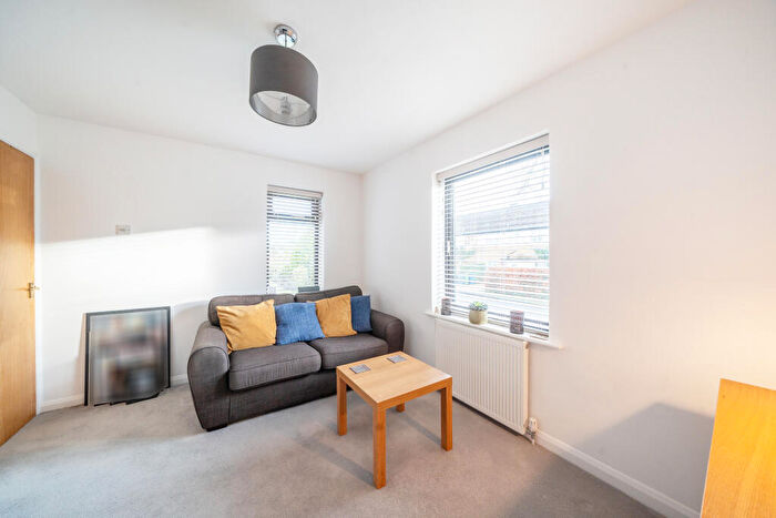1 Bedroom Flat For Sale In Highmoor, Amersham, HP7