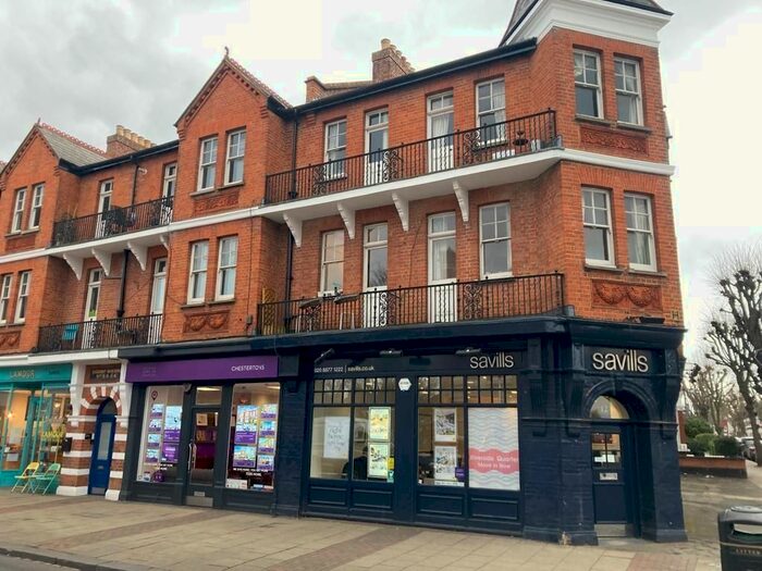 3 Bedroom Flat To Rent In Huguenot Place, London, SW18