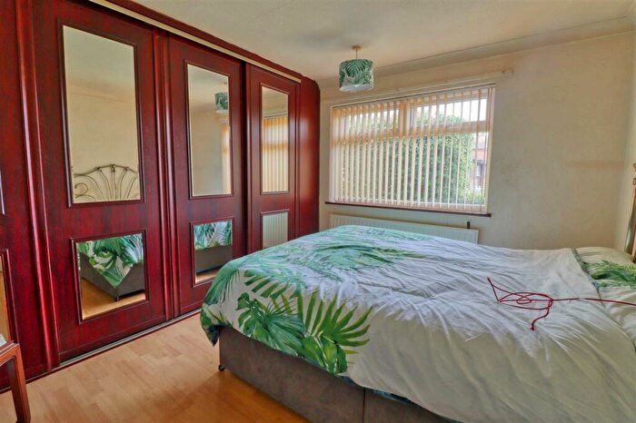 2 Bedroom Bungalow For Sale In Drakes Approach, Clacton On Sea, CO15