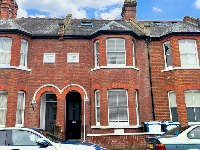 4 Bedroom Terraced House To Rent In Temple Road, SL4