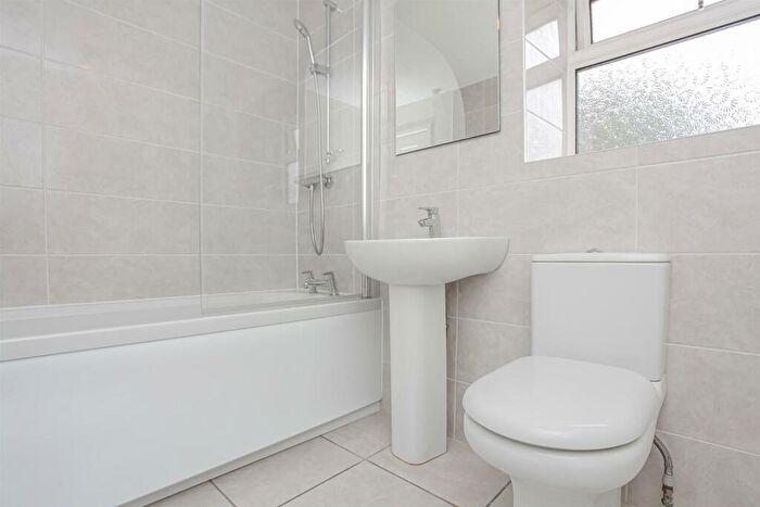 2 Bedroom Cottage To Rent In High Street, Kidlington, OX5