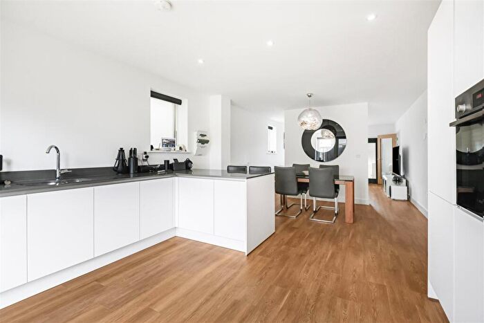 5 Bedroom Detached House For Sale In Haricot Vale Road, Bicester, OX27