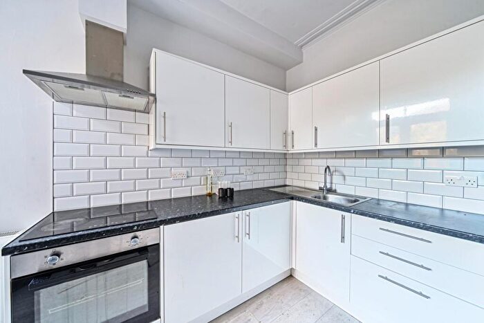 Flat To Rent In Langham Road London, N15