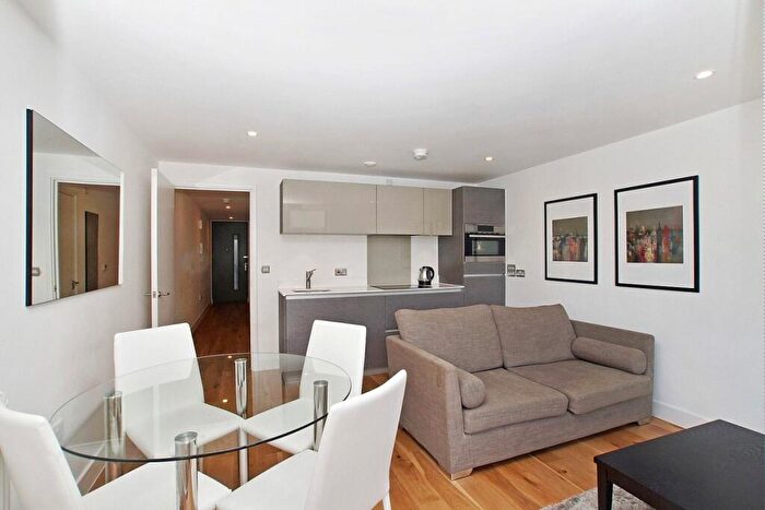 1 Bedroom Apartment For Sale In Packington Street, London, N1