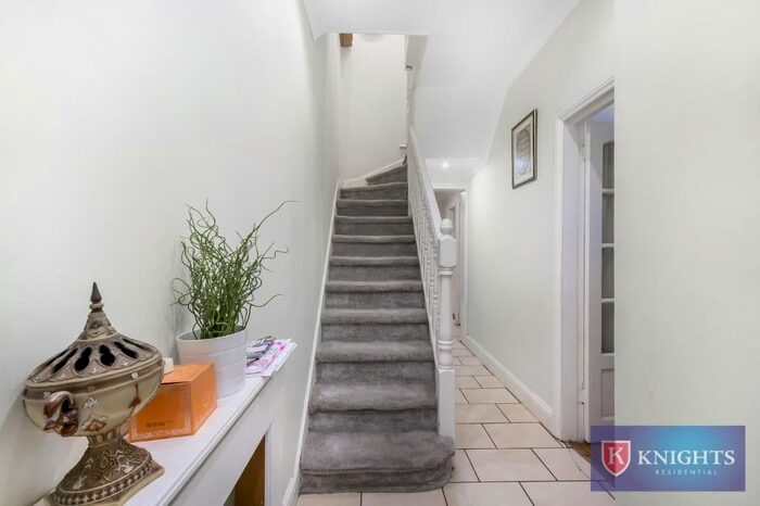 3 Bedroom Terraced House For Sale In Medcalf Road, London, EN3