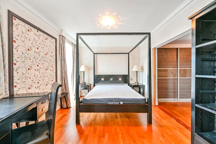 1 Bedroom Flat To Rent In High Timber Street, Blackfriars, London, EC4V