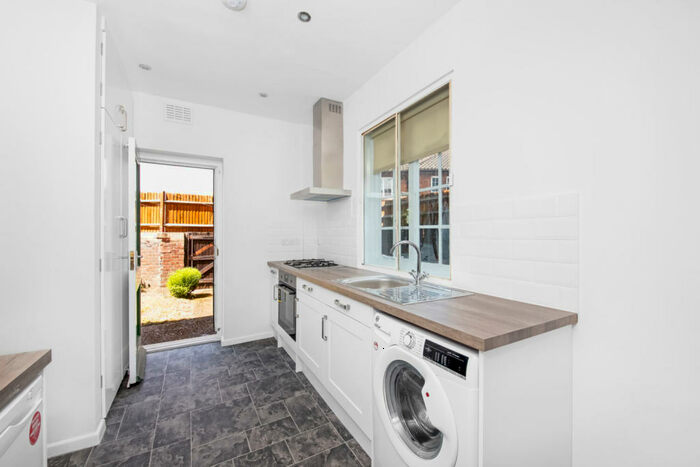 3 Bedroom Semi-Detached House To Rent In Park Hall Road, Dulwich, London, SE21