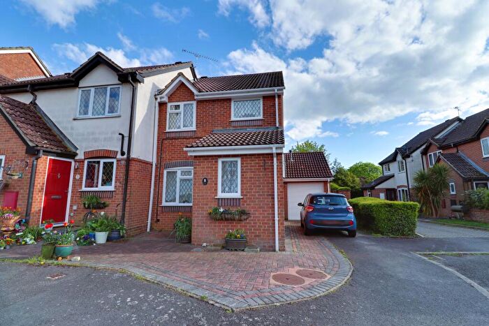 3 Bedroom End Of Terrace House For Sale In Midas Close, Crookhorn, PO7