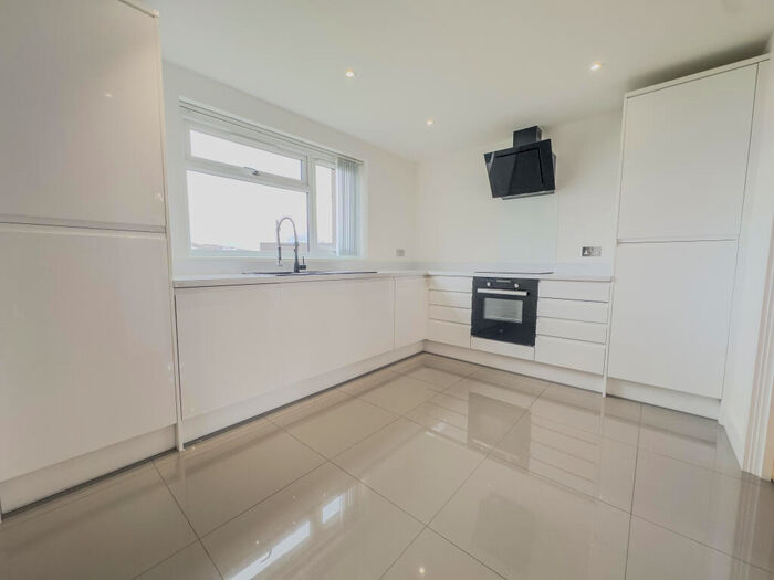 2 Bedroom Apartment To Rent In Dulverton Green, Leeds, LS11