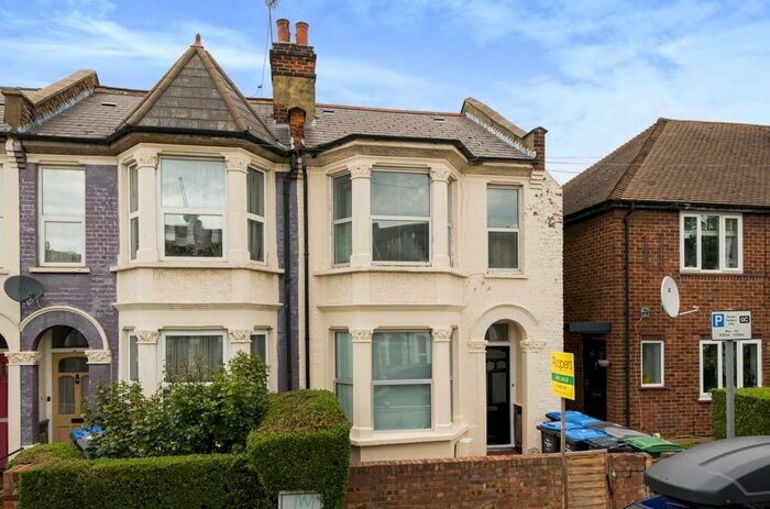 4 Bedroom Flat To Rent In Chapter Road, Dollis Hill, NW2
