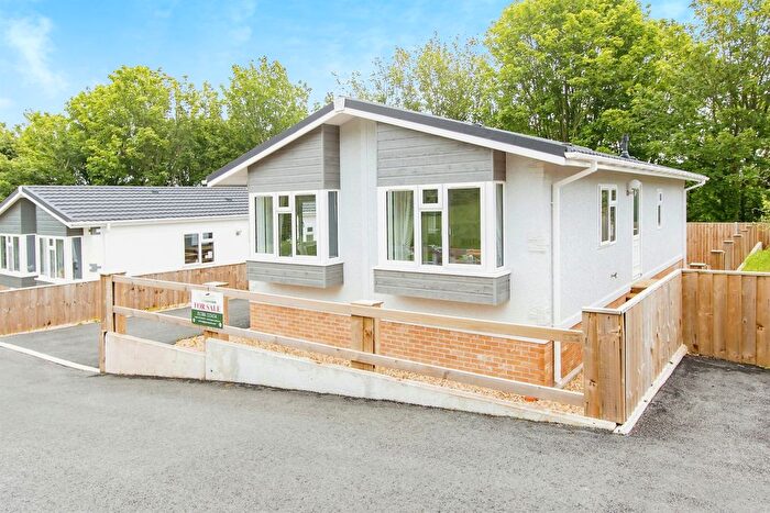 2 Bedroom Mobile/park Home For Sale In Greenacres Park, Coppitts Hill, Yeovil, BA21