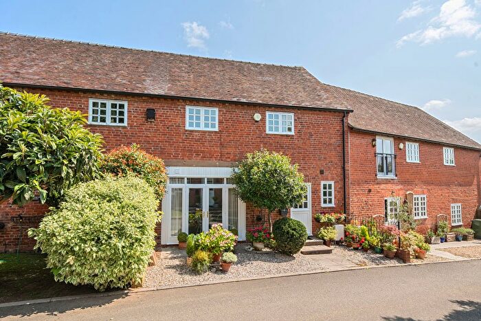 3 Bedroom Barn Conversion For Sale In Yeomans Barn, Newnham Court, WR15