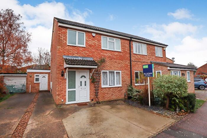 4 Bedroom Semi-detached House To Rent In Cranbourne Drive, Harpenden, AL5