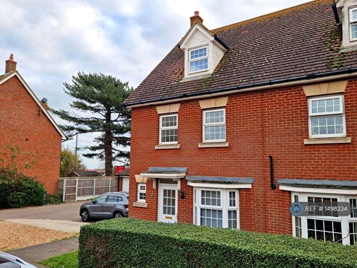 4 Bedroom Semi-Detached House To Rent In Larch Close, Hersden, Canterbury, CT3