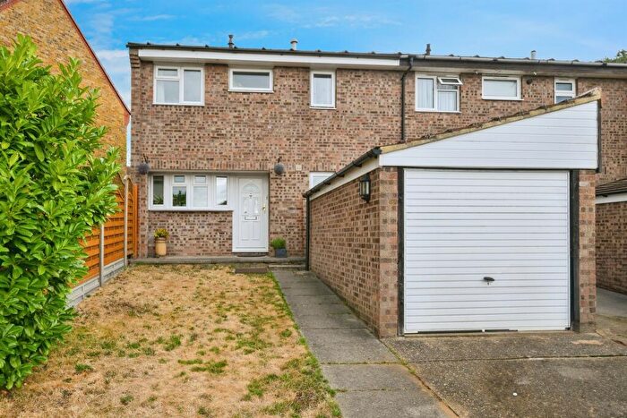 3 Bedroom End Of Terrace House For Sale In Allard Close, Cheshunt, Waltham Cross, EN7