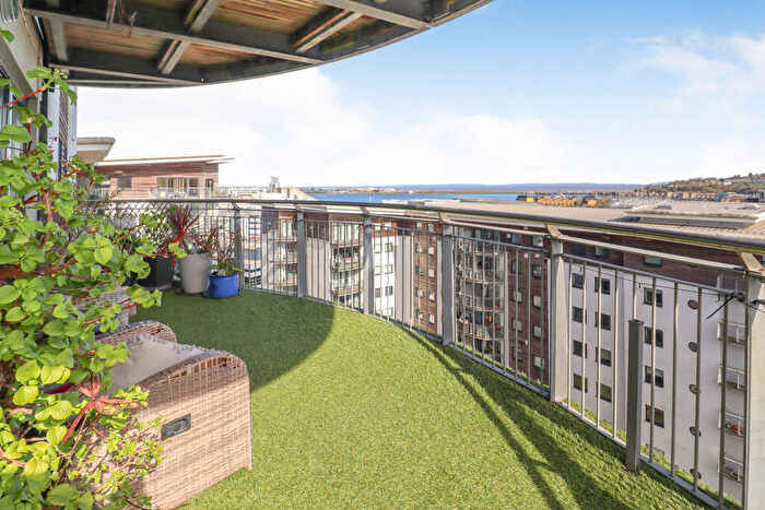 3 Bedroom Flat To Rent In Victoria Wharf, Watkiss Way, Cardiff, CF11