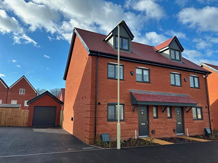 4 Bedroom Semi-Detached House To Rent In Beaulieu Road, Whiteley, Fareham, SO30