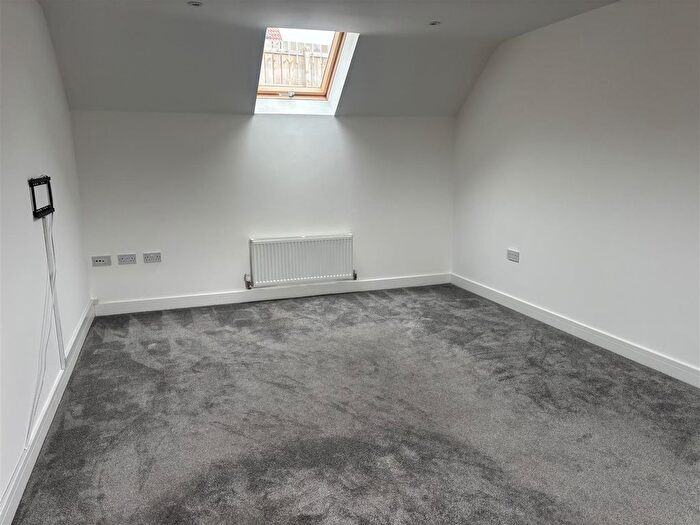 2 Bedroom Detached House To Rent In Dukes Way, Axminster, EX13