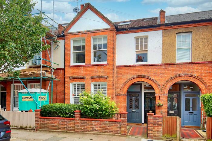 3 Bedroom Maisonette To Rent In Quinton Street, London, SW18